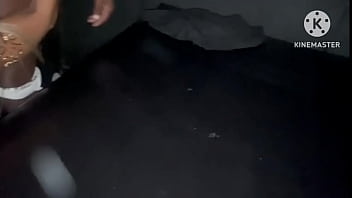 Esposa com negão sem camisinha na cabine do carícia