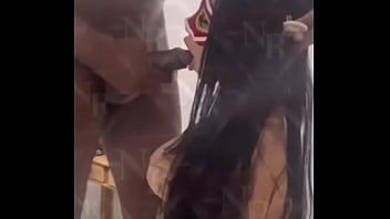 Essa safada falou que gosta de ser arrebentada por rola grande grossa e preta