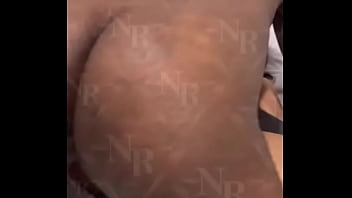 Essa safada falou que gosta de ser arrebentada por rola grande grossa e preta