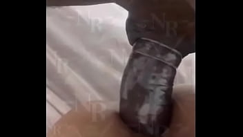 Essa safada falou que gosta de ser arrebentada por rola grande grossa e preta