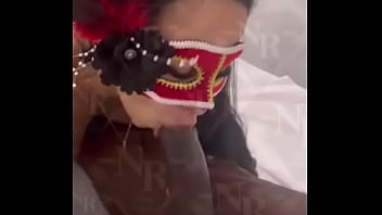 Essa safada falou que gosta de ser arrebentada por rola grande grossa e preta