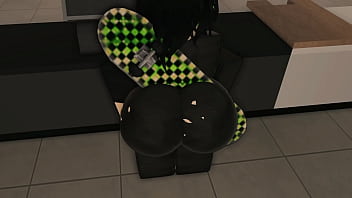 Mcdonald's worker moving her ass for costumer