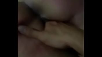 Se moja y me llena de crema la mano