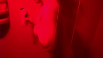 Squirt gabi silva uma loira gostosa cheia de tesão e gozando bem gostoso