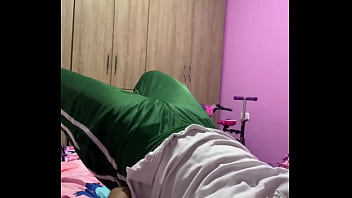 Siempre que llego de clases me dan ganas de tocarme hasta correrme para desestresarme