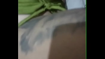 Meu marido chamou pra ir na casa do primo dele chegando la meu marido quis me comer na frente do primo pra ele ficar olhando e bater punheta