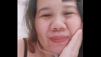 A woman shows me her boobs