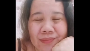 A woman shows me her boobs