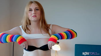 Pretty Redhead Wants To Play thumbnail