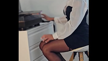 Tu as un message de ta secrétaire écoute