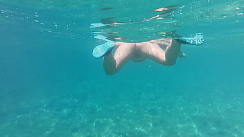 Ariela rider showing naked pussy in the sea