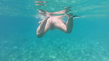 Ariela rider showing naked pussy in the sea