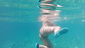 Ariela rider showing naked pussy in the sea