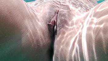 Ariela rider showing naked pussy in the sea