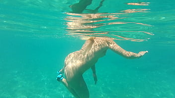 Ariela rider showing naked pussy in the sea