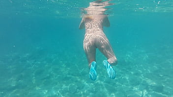 Ariela rider showing naked pussy in the sea