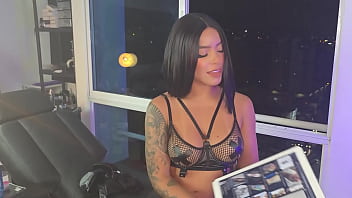 She thanks her tatto artist in a very naugthy way anissamiller