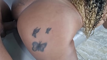 Baiana de periperi mamando e dando a bucetinha