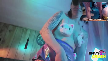 Gamer girl in kitty bikini drools all over his cock