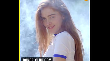 Redhead pornstar sing and play the ukulele