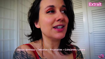 12 min 06 en adoration devant ta déesse tu aime être si faible devant