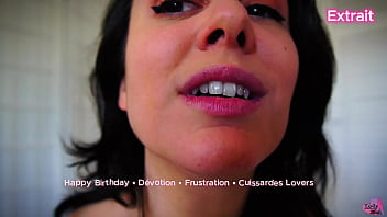 12 min 06 en adoration devant ta déesse tu aime être si faible devant