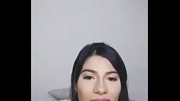 Chica camiseta mojada