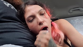 Olha o jeito que a safada pagou a corrida de taxi