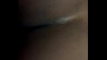 Haciendiole el perrito a una chica de piel de afro