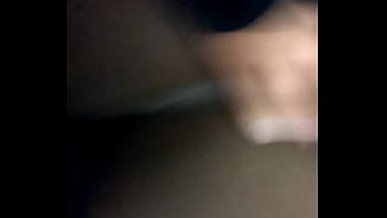 Haciendiole el perrito a una chica de piel de afro