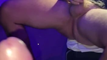 Alexander trova il telefono della sorellastra che lo riprende mentre si sega con un cazzo duro e grosso gli fa un video e sborra nel bicchiere bevi tutto sorellina