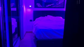 Alexander Trova Il Telefono Della Sorellastra Che Lo Riprende Mentre Si Sega Con Un Cazzo Duro E Grosso Gli Fa Un Video E Sborra Nel Bicchiere Bevi Tutto Sorellina thumbnail