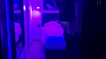 Alexander trova il telefono della sorellastra che lo riprende mentre si sega con un cazzo duro e grosso gli fa un video e sborra nel bicchiere bevi tutto sorellina