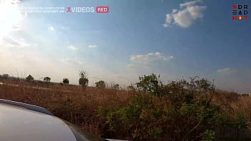 Ela fez eu parar no meio da estrada para eu gozar na boquinha dela dread hot fazendo sexo em público