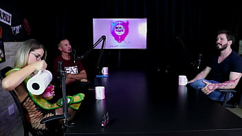 Começou cedo no swing trocou de trabalho na pandemia e depois que a família descobriu entrou pro pornô de vez arthur aily sheer red