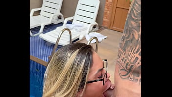 Tattooed guy fucking hot blonde's pussy