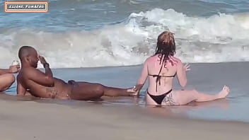 Fizemos sexo com estranho na praia ele deixou nós duas toda fodida