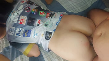 Esposa safada tira camisinha do marido pra ele gozar dentro da buceta da amiga