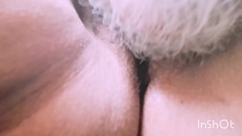 Probando miel caliente delicioso