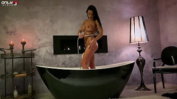 Classy shalina devine romantic anal toying at the bathtub
