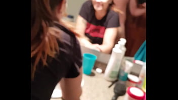 Transando no banheiro com a gostosa casada