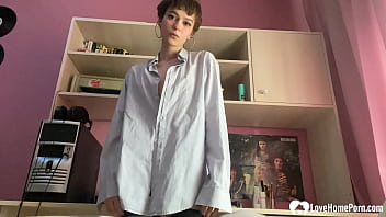 I love to wear sexy stockings and making myself come