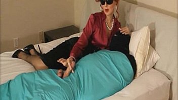 Hot mistress gives a handjob to her slave until he cums