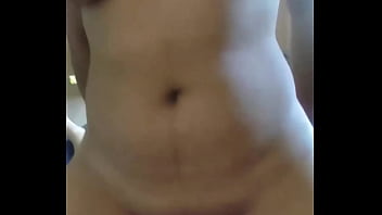 Hermosa chica con grandes tetas le gusta que se la metan hasta el fondo