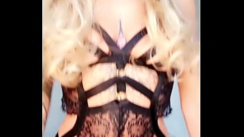 Met le son c'est bientôt noël fait toi plaisir avec moi