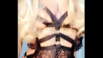 Met le son c'est bientôt noël fait toi plaisir avec moi