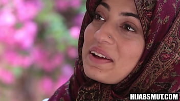 Cheating muslim wife is curious of neighbour's bbc Cheating muslim wife is curious of neighbour's bbc
