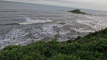 Putaria na priscila e nicoly duas safadas na praia para foder em público