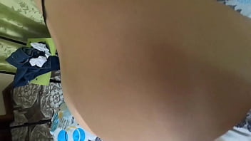 Madrastra fetichista de latex se come una gran verga negra