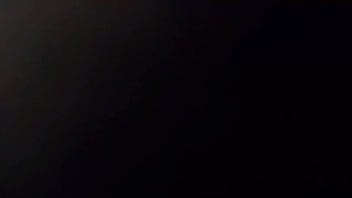 Madrastra fetichista de latex se come una gran verga negra